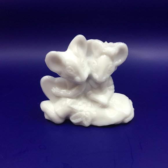 VTG Summit Glass Milk Glass Mice "Couple In Love" - Picture 1 of 3
